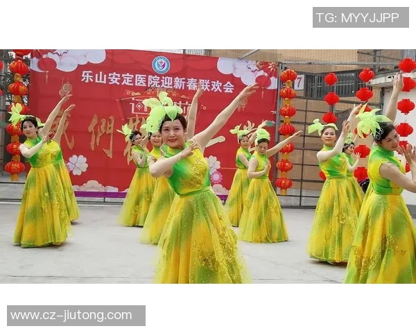 足球明星欢聚一堂共庆新春年夜饭温情时刻尽显团圆氛围